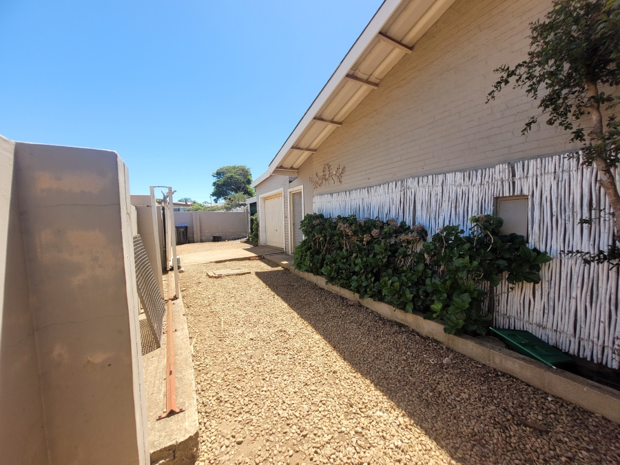 4 Bedroom Property for Sale in C Place Eastern Cape